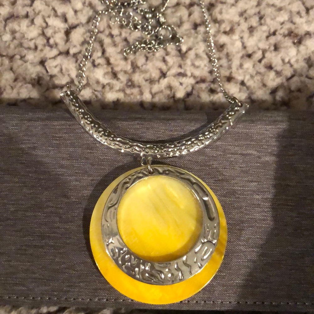 Yellow and silver shell stone necklace